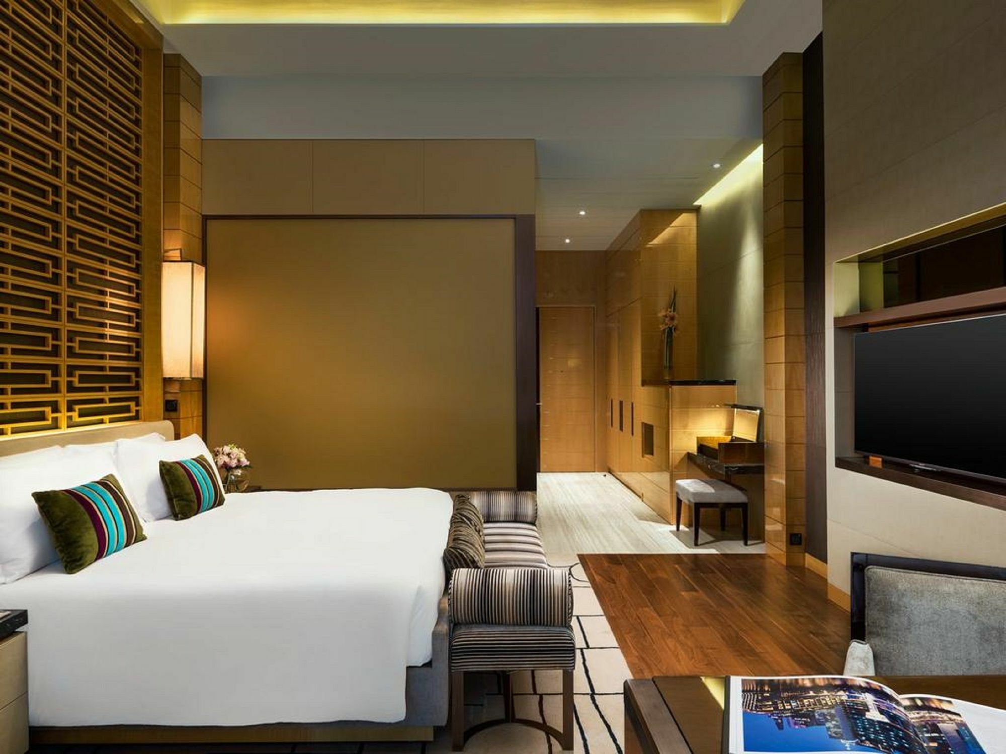 The Olympian Hong Kong Hotel Exterior photo
